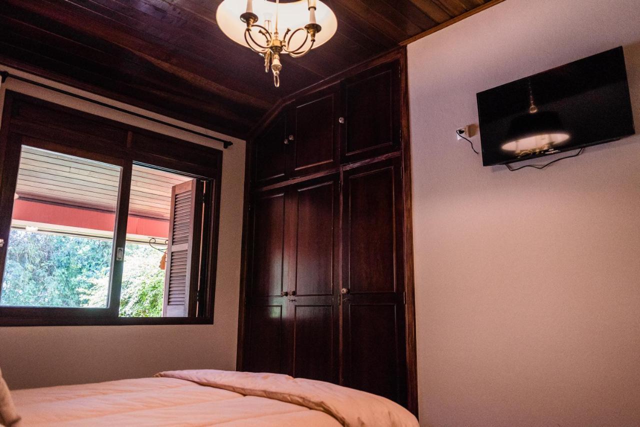 Hospedagem Vila Suica Hotel กรามาโด ภายนอก รูปภาพ